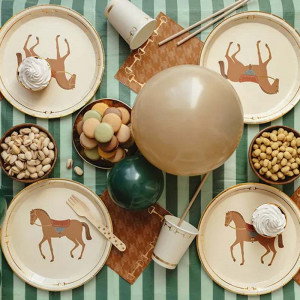 Papperstallrikar Häst Ø23 cm - PartyDeco