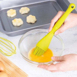 Sluttande Brödpensel i silikon, grön - KitchenCraft